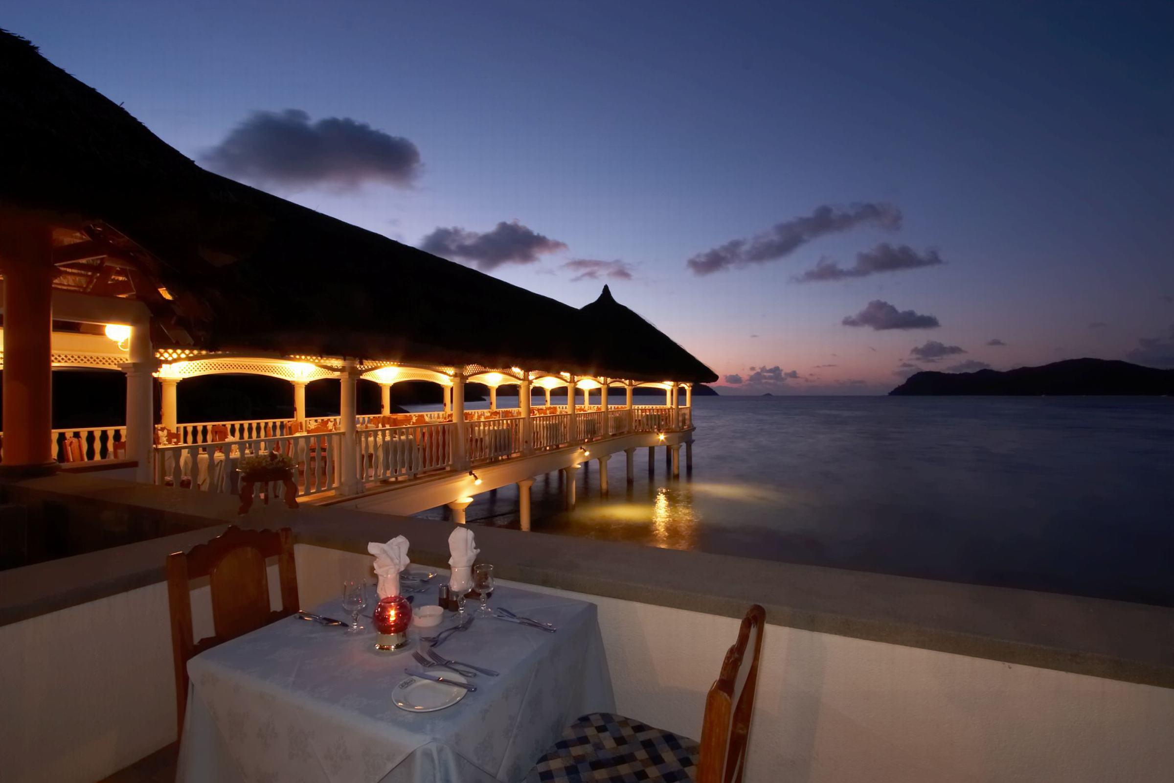 Le Domaine De La Reserve Anse Volbert Village  Restaurant photo